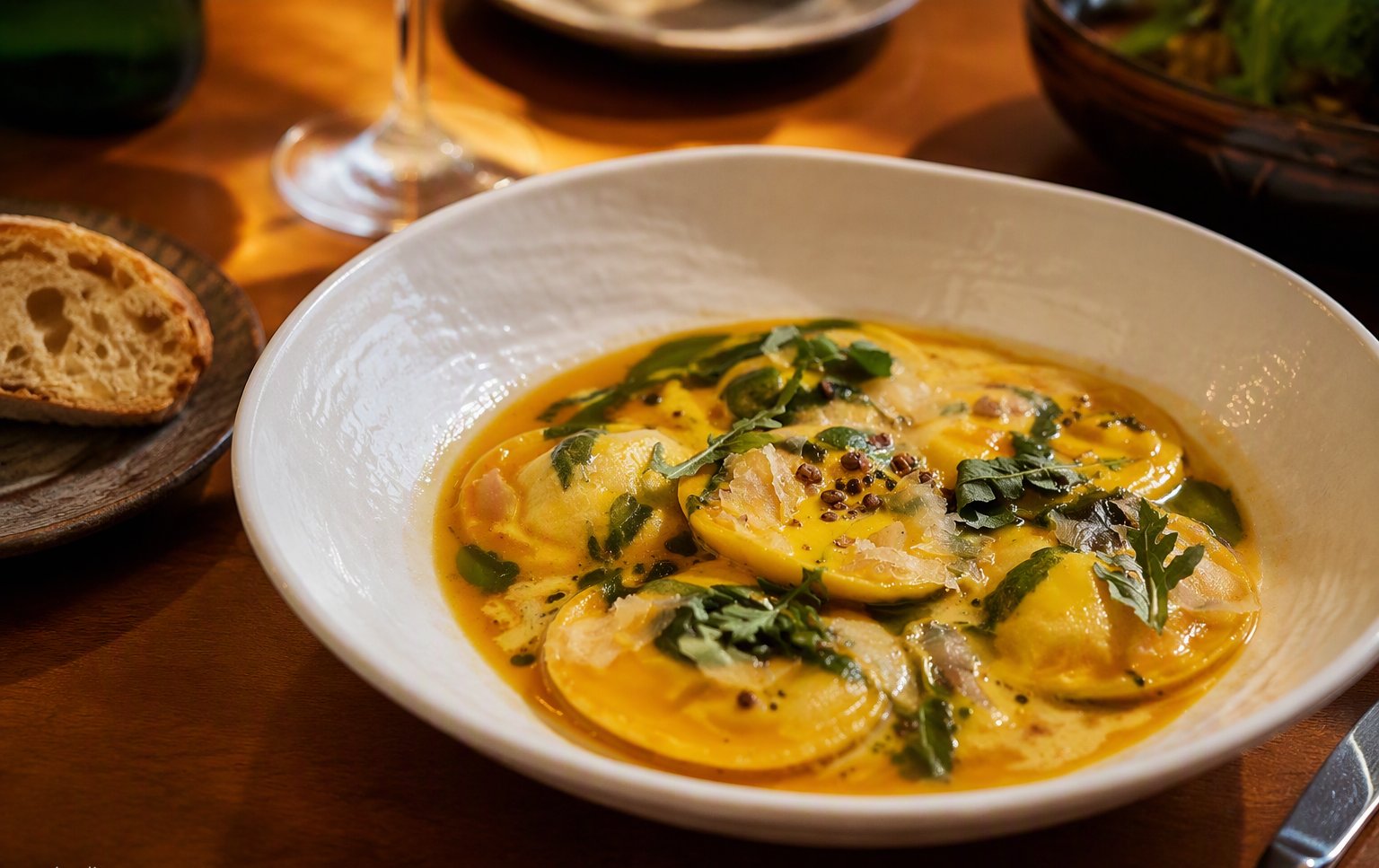 La pasta fresca ripiena in crema dorata